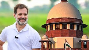 அதிரடி. அவதூறு வழக்கில் ராகுலின் 2 ஆண்டு சிறை தண்டனை நிறுத்தி வைப்பு! உச்சநீதிமன்றம் உத்தரவு 