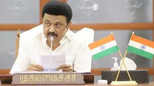சாதி கொடூரம்.. அரசு பள்ளி தலைமை ஆசிரியரா இப்படி? தலித் மாணவரின் தாய் முதலமைச்சருக்கு கண்ணீர் கடிதம் 
