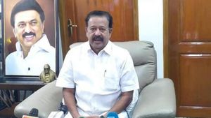 கோர்ட்டில் ஆஜரான அமைச்சர் பொன்முடி.. மகனை காணோமே.. செம்மண் குவாரி வழக்கில் விசாரணை பரபர!