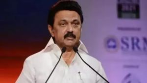 நான் யார் தெரியுமா? என் பேரு தெரியுமா? மாணவனிடம் கேட்ட முதல்வர்.. பட்டென்று வந்த பதில்! 