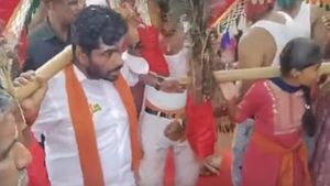 கந்தனுக்கு அரோகரா.. தமிழ் கடவுள் முருகனுக்கு காவடி எடுத்து நடனமாடிய பாஜக தலைவர் அண்ணாமலை 