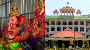 நெருங்கும் விநாயகர் சதுர்த்தி.. ரசாயனம் கலக்காத சிலைகளை மட்டுமே தயாரிக்க வேண்டும்.. ஐகோர்ட் உத்தரவு! 