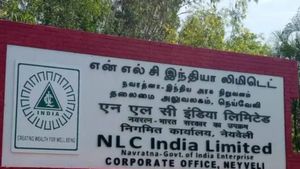 நெய்வேலியில் 28 வடமாநிலத்தவர்களுக்கு வேலையா? புகாருக்கு என்எல்சி நிர்வாகம் அளித்த பரபரப்பு விளக்கம் 
