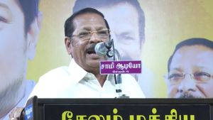 எவன் எவனோ கட்சி ஆரம்பிக்கிறான்.. சினிமாவில் நடித்து நலத்திட்டம் செய்தால் அரசியலா? ஆர்எஸ்.பாரதி பரபர!