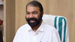 மாநில பாடத்திட்டத்தில் குஜராத் கலவரம்-கோட்சே பற்றிய பாடம் இடம்பெறும்.. மத்திய அரசை அதிர வைத்த கேரளா 