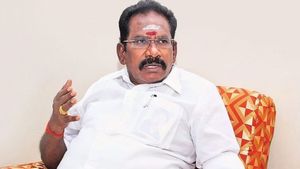 செல்லூர் ராஜூ வீட்டை முற்றுகையிட்ட சீர் மரபினர்! சாணியை கரைத்து ஊற்றி கண்டன முழக்கம்! என்ன பின்னணி? 