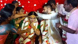 தந்தை பெரியாரே காரணம்.. துருக்கி அஹமதுவை மணம் முடித்த கரூர் பிரியங்கா நெகிழ்ச்சி! கலகல திருமணம் 