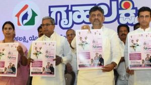தமிழ்நாட்டை முந்தியது கர்நாடகா காங். அரசு! பெண்களுக்கு ரூ2,000 வழங்கும் திட்டம் நாளை தொடக்கம்! 