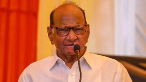பாஜகவுக்கு ஓடிவந்துட்டா சரத்பவாருக்கு 2 'செம வெயிட்டா'ன ஆஃபர்.. 'தரகு' வேலையில் அஜித் பவார் படுபிஸி! 