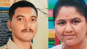 சப் இன்ஸ்பெக்டர் தேர்வில் பிட் அடித்த எஸ்ஐ மனைவி.. 2 எஸ்ஐ, டாக்டர் கைது.. சிக்க வைத்த சின்ன விஷயம் 
