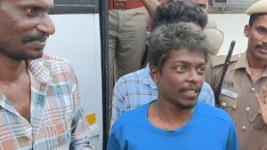 வேலூர் போலி சிங்கம்.. டீக்காராமனை நியாபகம் இருக்கா? 15 கிலோ தங்கம்.. தண்டனை என்ன தெரியுமா? 