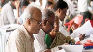 தமிழ்நாடு அரசு ஊழியர்களா.. ரிடையர்டு ஆனவர்களா.. வீட்டில் இருந்தேவா.. பறந்து வந்த நல்ல செய்தி 