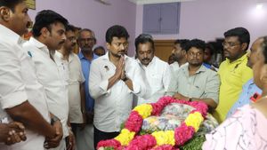 முதலமைச்சரிடமிருந்து வந்த போன் கால்! மதுரையிலிருந்து நாமக்கல்லுக்கு சீறிய உதயநிதி ஸ்டாலின் கார்! 