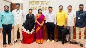 புதிய நாடாளுமன்ற கட்டிடத்தில் சபரீசன்! கட்டியம் கூறும் ஸ்பெஷல் விசிட்!கூட இருப்பது யாருன்னு பாருங்க! 
