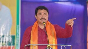 மகாராஷ்டிராவை கூறு போட்டு  மும்பை தனி யூனியன் பிரதேசமாக அறிவிக்க பாஜக சதி.. காங். தலைவர் பகீர்! 