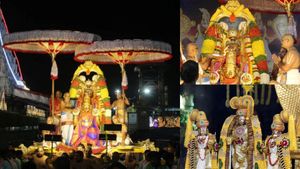  திருமலை பிரம்மோற்சவம்.. மோகினியாய் உலா வந்த மலையப்பசுவாமி..  கருட வாகன சேவை காண குவிந்த பக்தர்கள்
