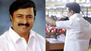 அமைச்சரின் இளமை ரகசியம்! முதலமைச்சர் பேச பேச வெள்ளக்கோவில் சாமிநாதனுக்கு வந்த அழகான வெட்கம்! 
