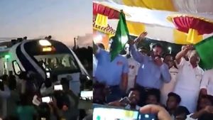  ஜெய்பீம் vs பாரத் மாதா கீ ஜே! திருமாவளவன் முன்பே அரியலூர் ரயில் நிலையத்தில் பரபரப்பு! என்னாச்சு?