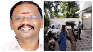 மிடியலையே.. ரெய்டு நடந்த திண்டுக்கல் ரத்தினம் வீடு முன் மகனும் ' வந்த' ஆதரவாளர்களும் அடித்த கூத்து!