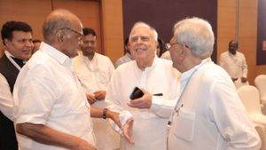 என்ட்ரியான அந்த நபர்! ‛இந்தியா’ கூட்டத்தில் காங்கிரஸ் அதிருப்தி! சமாதானப்படுத்திய தலைவர்கள்- களேபரம் 