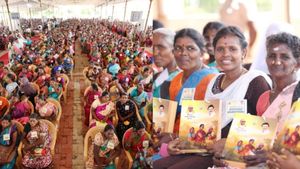 மகளிர் உரிமைத்தொகை திட்டம் பற்றி குழப்பம், சந்தேகமா? “ஹெல்ப்லைன்” எண்களை அறிவித்த மாவட்ட ஆட்சியர்! 
