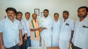 பாஜகவில் இணைந்த முன்னாள் எம்.எல்.ஏ.. தட்டித் தூக்கிய அண்ணாமலை! திமுக, மநீம கட்சியினருக்கு ஷாக்! 
