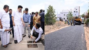 கோவை அப்படியே மிளிருதே.. நேரில் ரெய்டு விட்ட ஸ்டாலின்.. உடனே போடப்படும் சாலைகள்.. சூப்பர் 