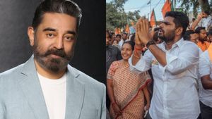 கமல்ஹாசன் சாப்பிடும் பருக்கையில் உதயநிதி ஸ்டாலின் பெயர் ஒட்டியிருக்கு.. பம்முறாரே! அண்ணாமலை அட்டாக்!