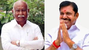 வேகம் காட்டும் எடப்பாடி.. அதிமுகவில் புதிய மா.செ.க்கள் நியமனம்.. அன்வர் ராஜாவுக்கு பொறுப்பு 