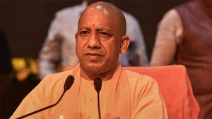 கற்றல் திறனை மேம்படுத்த 1 லட்சம் பள்ளிகளுக்கு இலவச டேப்லெட்! அசத்தும் உ.பி முதல்வர் யோகி ஆதித்யநாத் 