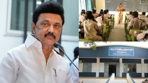 2 ஆண்டு ஆட்சி.. அரசுப் பள்ளிகளில் நடந்த புரட்சி..  சேலம் ஒரு சாட்சி.. 