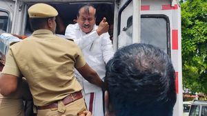 தமிழ்நாட்டில் பாஜக ஆட்சி..போலீசாருக்கு காக்கிக்கு பதில் காவி சீருடை.. திருச்சியில் மிரட்டிய எச்.ராஜா 