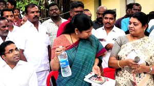 மக்கள் களம்! களமிறங்கிய கனிமொழி! ஆன் தி ஸ்பாட்டிலேயே உடனடி தீர்வு! அனல் பறக்கும் பயணம்! 