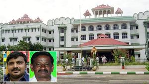 சாத்தான்குளம் தந்தை-மகன் கொலை வழக்கு.. இன்ஸ்பெக்டர் ஸ்ரீதருக்கு ஜாமீன் இல்லை- ஹைகோர்ட் அதிரடி