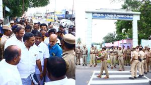 பல்லடம் அருகே 4 பேர் படுகொலை வழக்கு.. முக்கிய குற்றவாளியை நெருங்கிய போலீஸார்.. மேலும் ஒருவர் கைது 