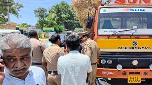 விபத்தை ஏற்படுத்திவிட்டு எஸ்கேப்.. துரத்தி படித்த சேலம் கலெக்டர் கார்மேகம்.. சினிமாவை மிஞ்சிய சேஸிங் 