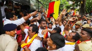 ‛முடங்குதே’.. காவிரி பிரச்சனையால் பெங்களூரில் 26ம் தேதி பந்த்! 100க்கும் அதிக அமைப்பு பங்கேற்பு! 