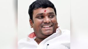 கோவை வடக்கு தொகுதி அதிமுக எம்.எல்.ஏவின் மகன் திடீர் உயிரிழப்பு: தொண்டர்கள் அதிர்ச்சி 