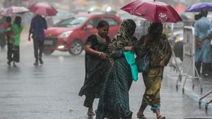 'இன்று, நாளை' குடை அவசியம் மக்களே! தமிழகத்தில் வெளுக்க போகுது மழை.. இந்திய வானிலை ஆய்வு மையம் அலர்ட் 