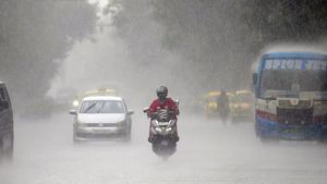 ஸ்கூல், ஆபீஸுக்கு கிளம்பும்போது குடையை மறக்காதீங்க.. காலையிலேயே மழை ‘அலர்ட்’ செய்த வானிலை மையம்!