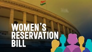 பெண்களுக்கான 33% இடஒதுக்கீடு மசோதா.. மக்களவையில் இன்று விவாதம்! ஓரணியில் ஆளுங்கட்சி -எதிர்க்கட்சிகள் 