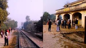  கும்பல் கும்பலா வந்து டிக்கெட் எடுக்கறாங்க ஓகே.. ஆனா யாரும் ரயில் ஏறுவது கூட இல்லையே! ஏன் தெரியுமா
