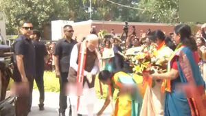  காலில் விழுந்த வானதி சீனிவாசன்.. சட்டென மாறிய பிரதமர் மோடியின் முகம்.. அடுத்து என்ன நடந்தது! வீடியோ
