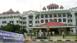  தொடக்க கல்வி இயக்குநருக்கு ரூ.10000 அபராதம்.. பதில் சொல்ல 3 வருடமா? ஐகோர்ட் கிளை அதிரடி! 
