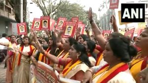  காவிரி: கர்நாடகா எம்.பிக்கள் வீடுகள் முற்றுகை- பெங்களூரில் கன்னட ரக்‌ஷன வேதிகே 'பெண்கள்’ போராட்டம்!