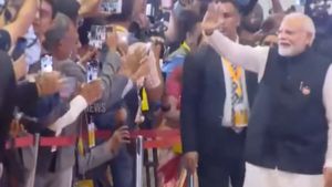 ஜி20: மீடியா சென்டருக்கு விசிட் அடித்த பிரதமர் மோடி.. கேள்வி எழுப்ப மைக்குகளை நீட்டிய ஊடகங்கள்! 