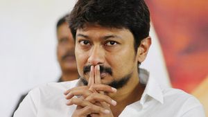 'சனாதன தர்மம் ஒழிப்பு' உதயநிதி பேச்சால் மத உணர்வுகள் புண்பட்டுவிட்டதாம். டெல்லி போலிசில் புகார்! 