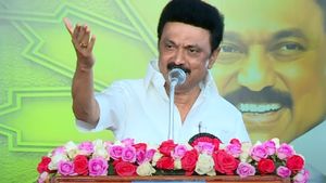 நாம ரூ.1000 போடுறோம்.. அதையும் மினிமம் பேலன்ஸ் இல்லைனு கொள்ளையடிக்கிறது பாஜக அரசு.. ஸ்டாலின் பேச்சு! 