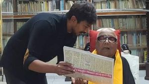 தண்டவாளத்துல தலை வைக்கிறவங்க.. ரூ10 சீப்புல தலை சீவுவோம்..'தாத்தா' போல உ.பி அகோரிக்கு உதயநிதி பதிலடி 