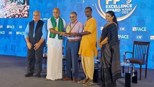 வெள்ளியங்கிரி FPO-க்கு இந்திய தொழில் கூட்டமைப்பு தேசிய விருது.. உறுப்பினர்களுக்கு சத்குரு வாழ்த்து 